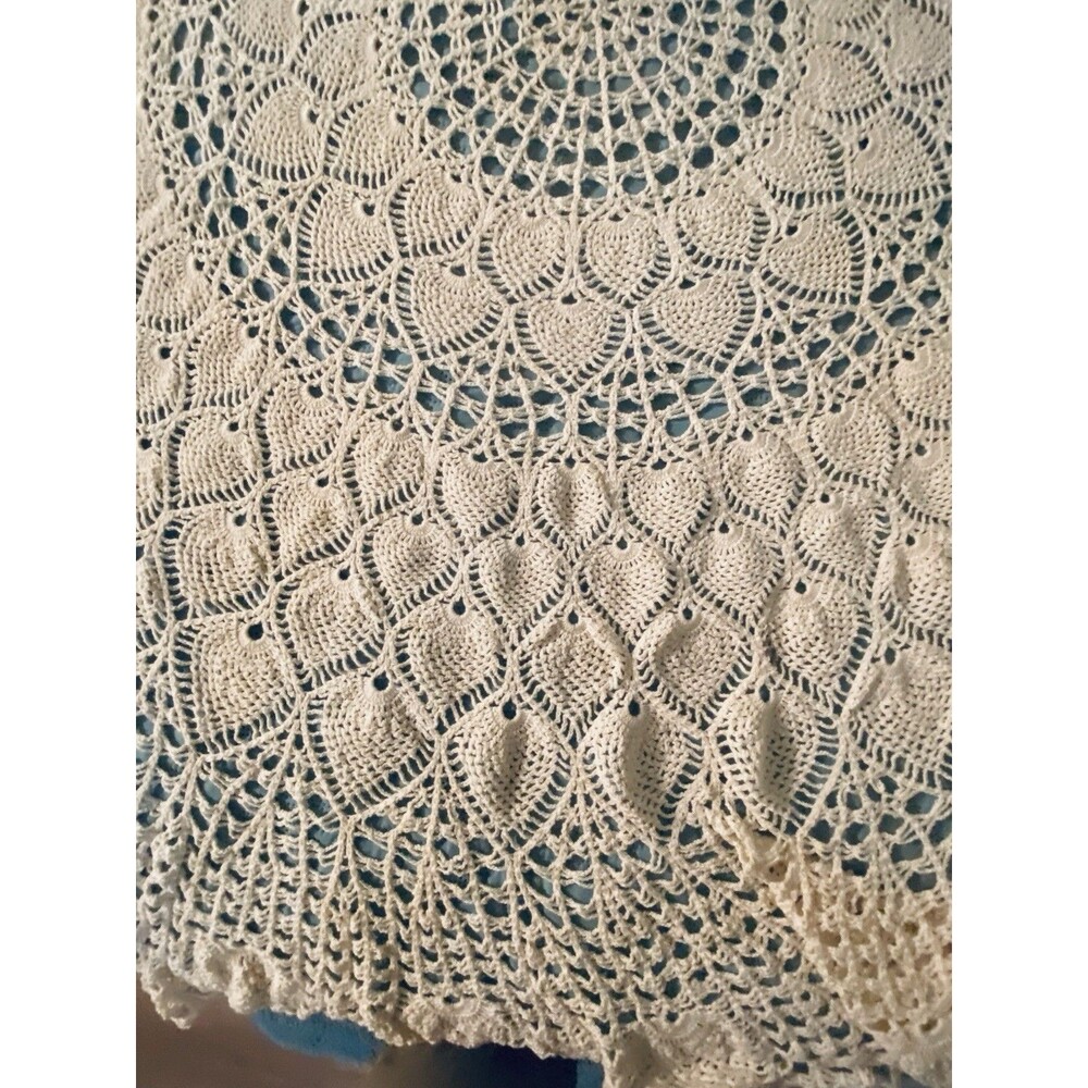 Handmade Crocheted Round Pineapple Scalloped Table Topper 60” Diameter Vtg Ecru - Picture 4 of 6
